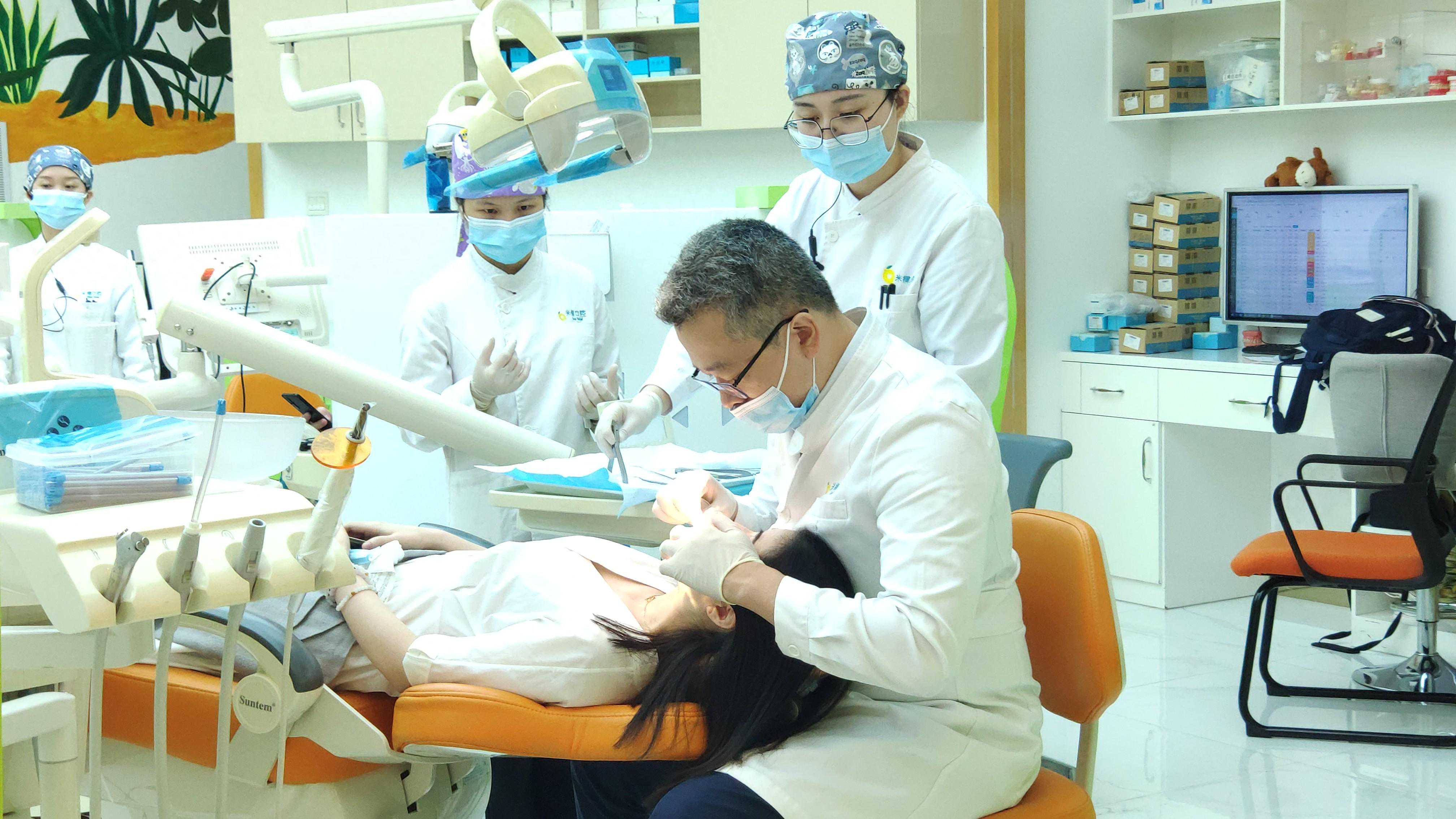 39岁女子想矫牙担心年龄太大，正畸专家许跃：矫牙任何时候都不晚