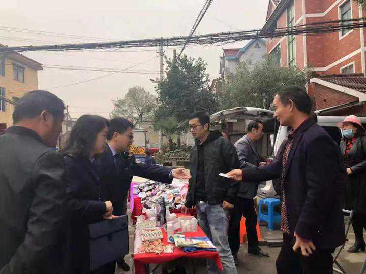 只要100块就能镶牙 这样的流动补牙摊你敢买单么