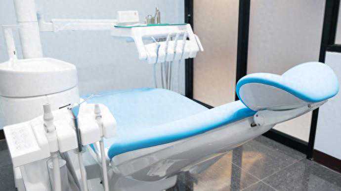 11台牙椅超过使用期限被罚26.5万元引发行业热议，超有效期的牙椅是否该一扔了之？