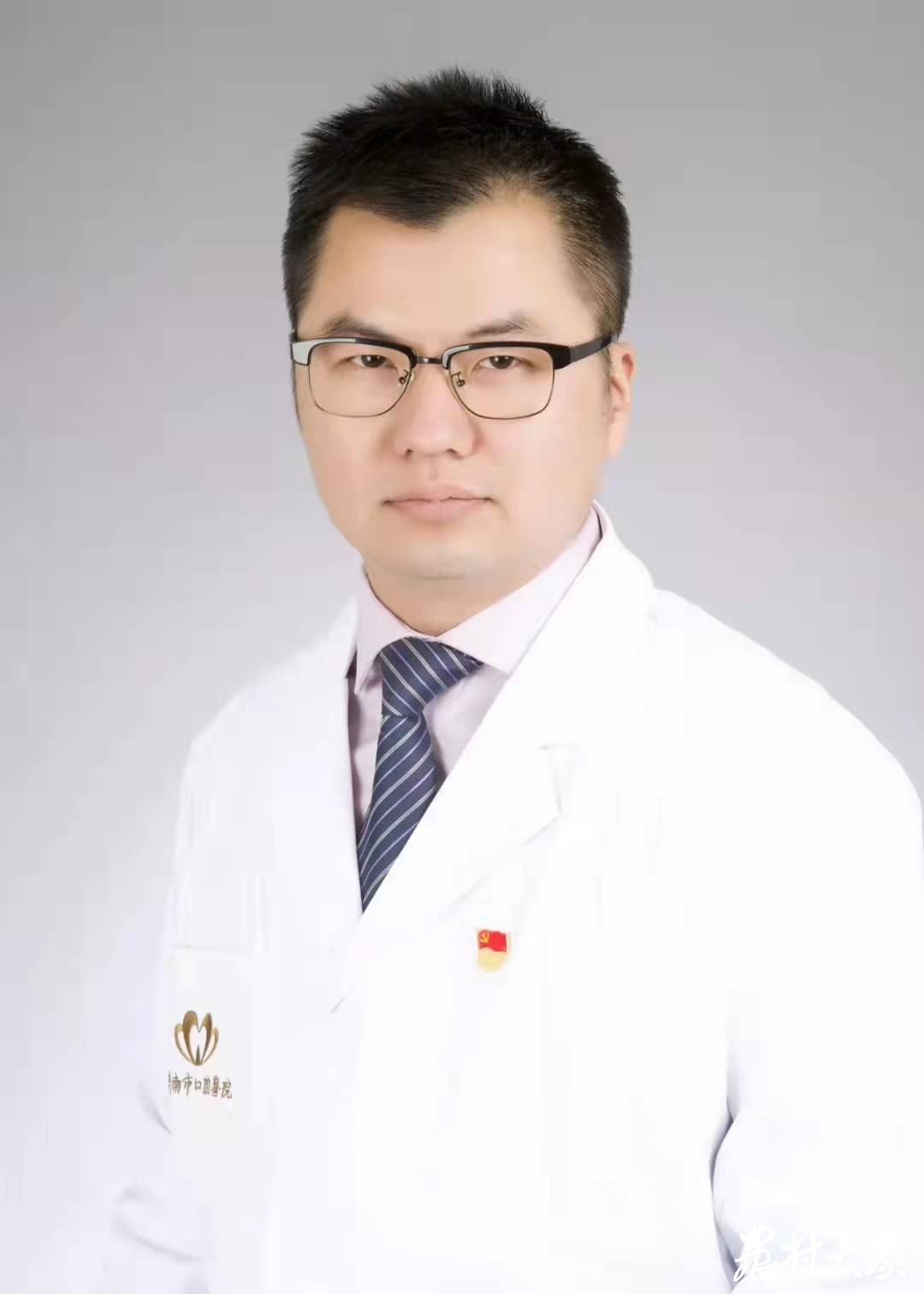 通过自体牙移植，专家为她换上“原装牙”