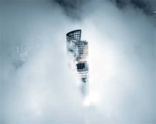 呵护!金琴英勇夺朝鲜首个亚洲冠军,领导见她穿得单薄脱大棉袄给她