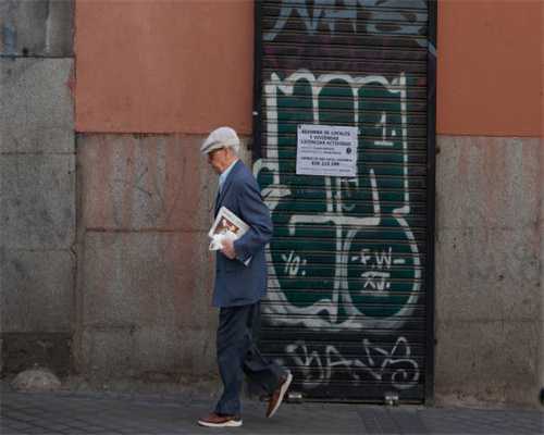 医生巧借智齿“以牙还牙”，19岁少女自体移植重获“妈生牙”